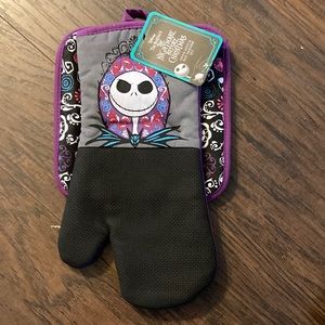 Disney The nightmare before Christmas oven mitt and pot holder and towels